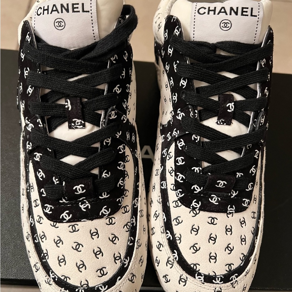 NWT Chanel Sport Runner CC Sneakers - Picture 4 of 16